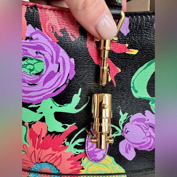 Gucci Bag - Picture 6 of 12